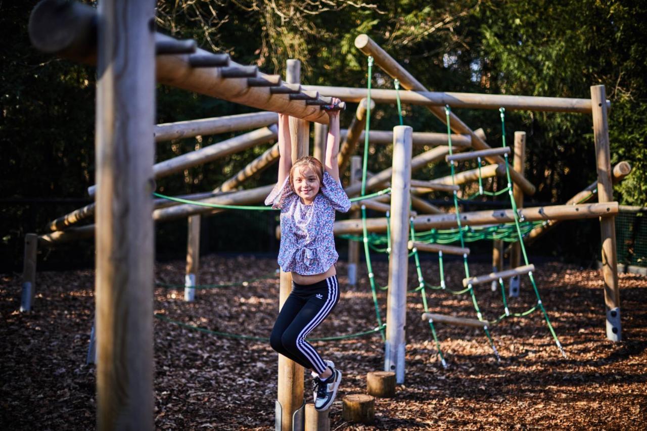 Foxhills Club & Resort Ottershaw Buitenkant foto
