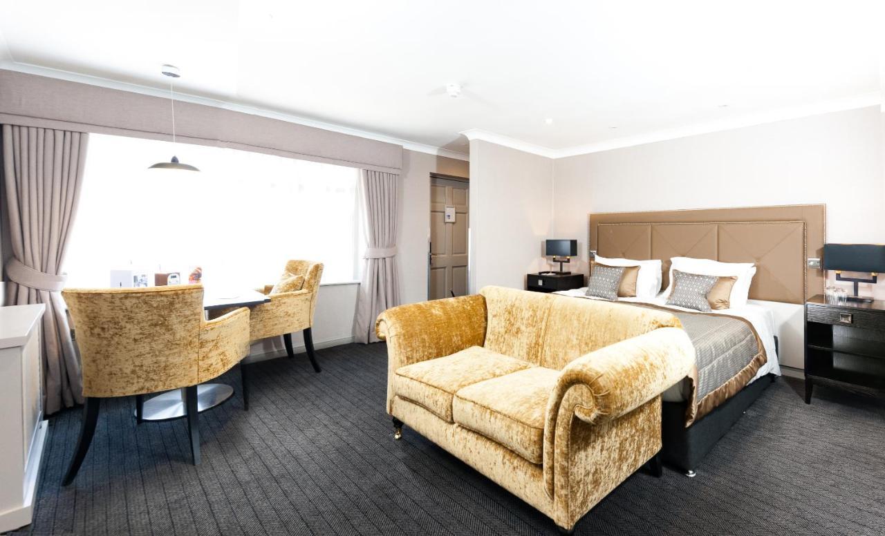 Foxhills Club & Resort Ottershaw Buitenkant foto