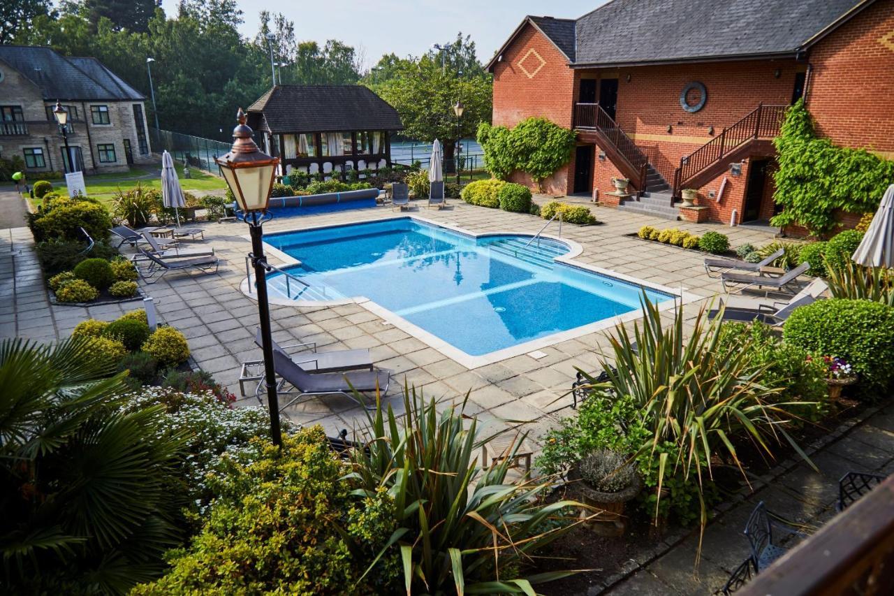 Foxhills Club & Resort Ottershaw Buitenkant foto