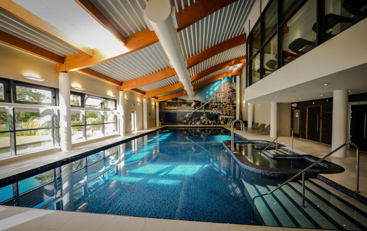 Foxhills Club & Resort Ottershaw Buitenkant foto