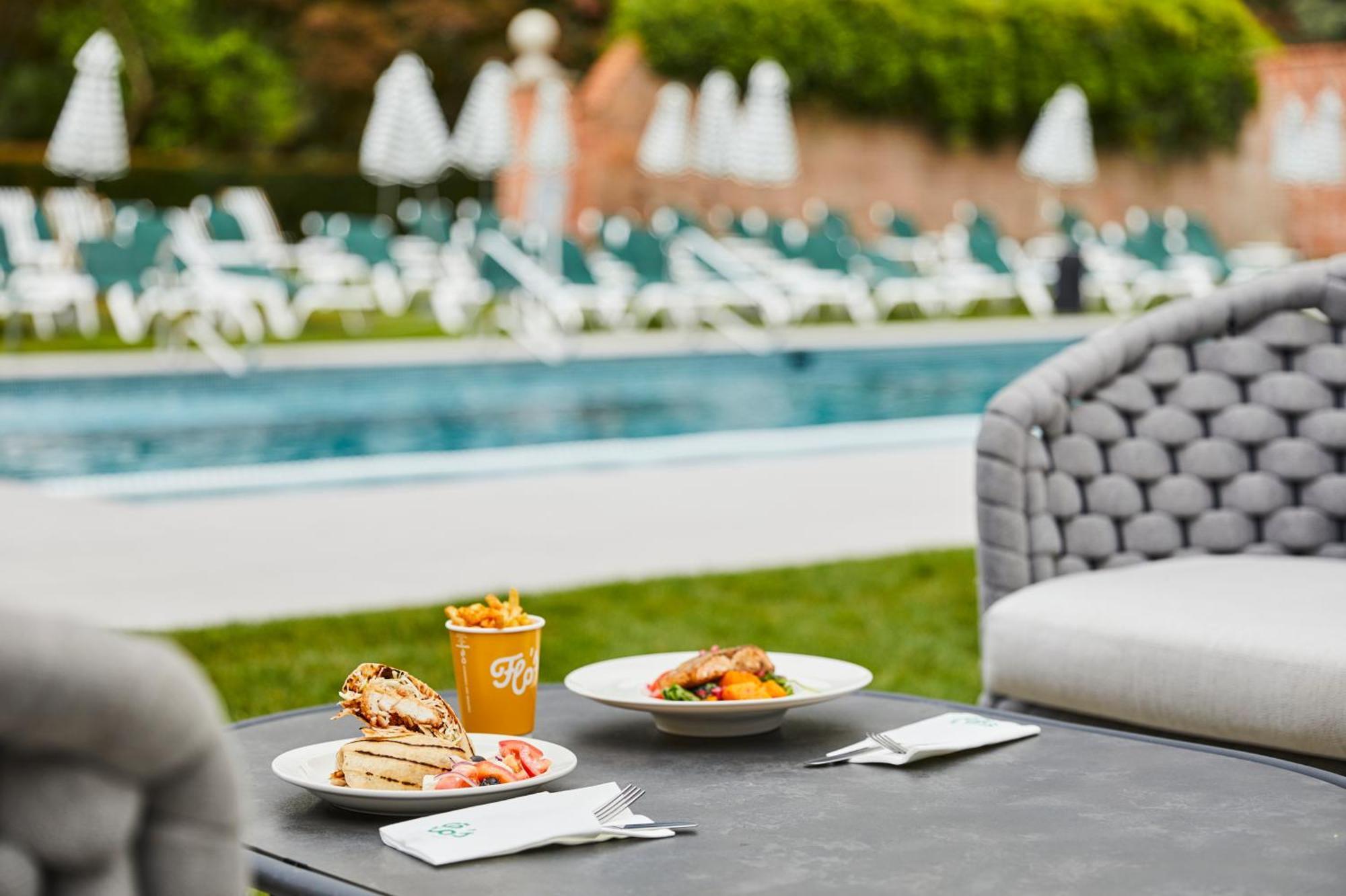 Foxhills Club & Resort Ottershaw Buitenkant foto