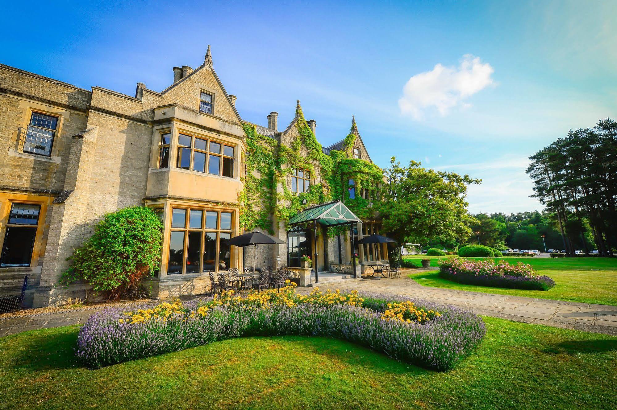 Foxhills Club & Resort Ottershaw Buitenkant foto