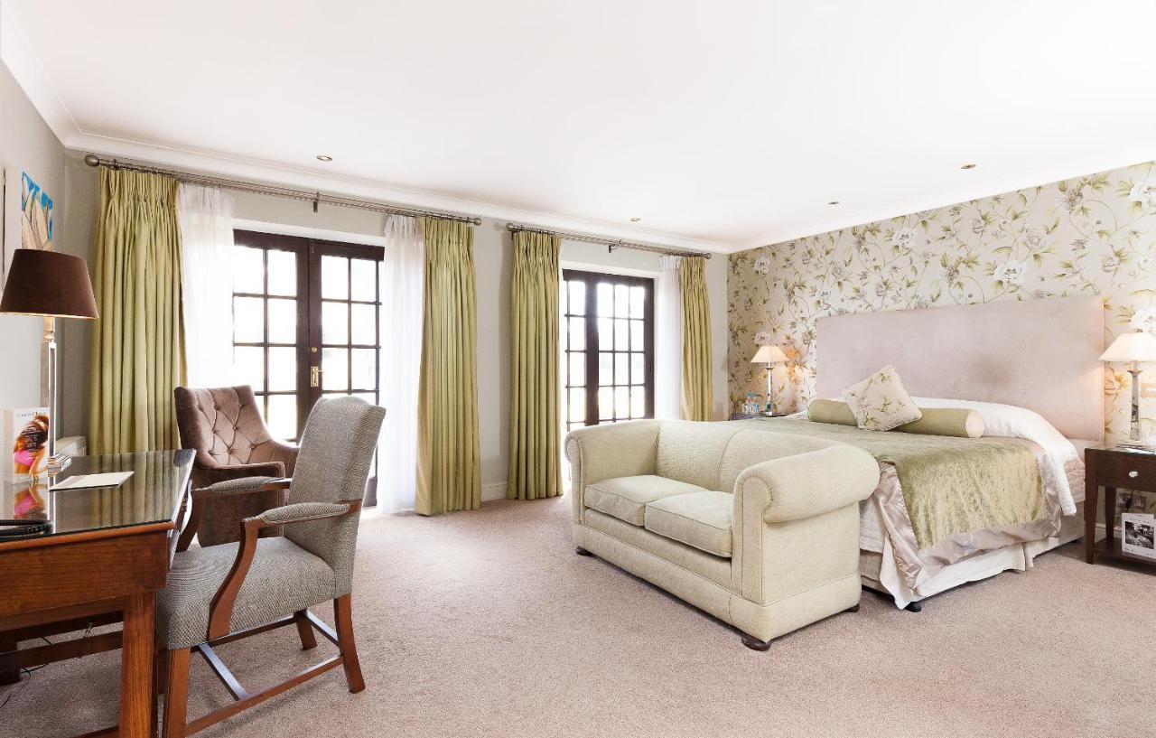 Foxhills Club & Resort Ottershaw Buitenkant foto